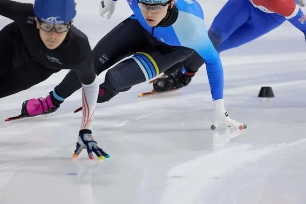 从北京到杭州第五次亚运征程巩立姣用老将的顽强坚守感动了全场